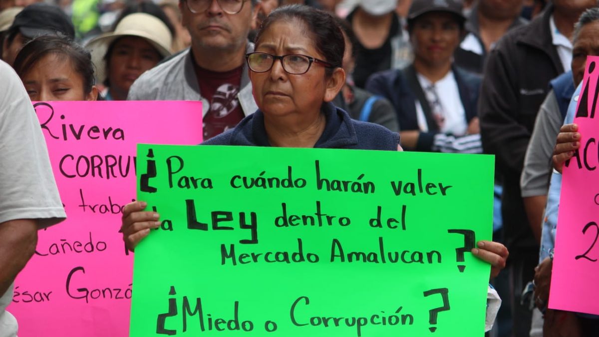 Comerciantes del Mercado Amalucan denuncian incumplimiento de acuerdos.