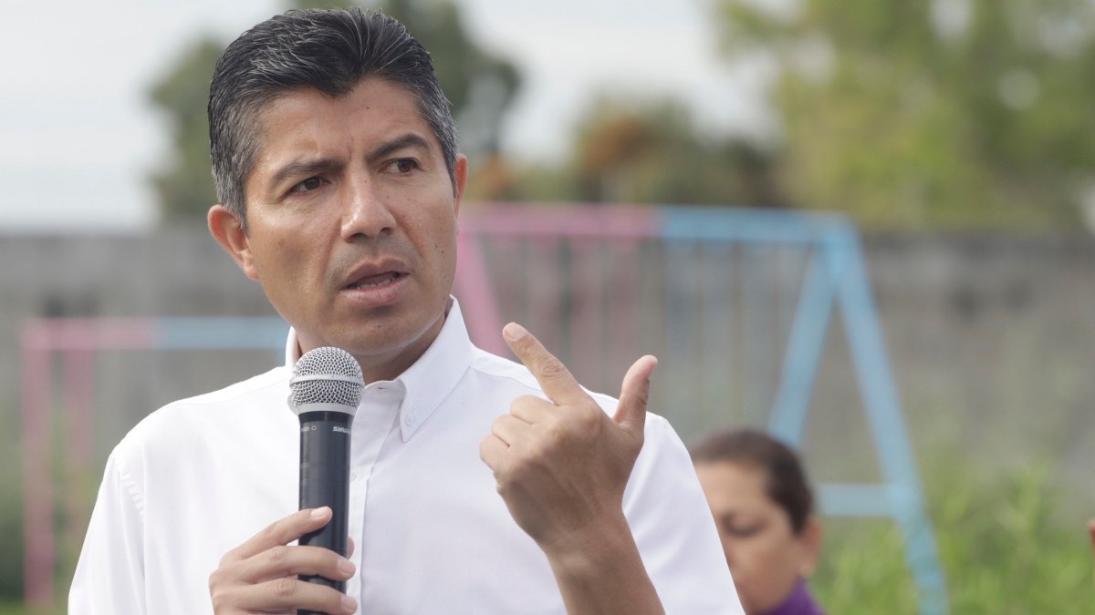 Eduardo Rivera con Xóchitl Gálvez en Puebla