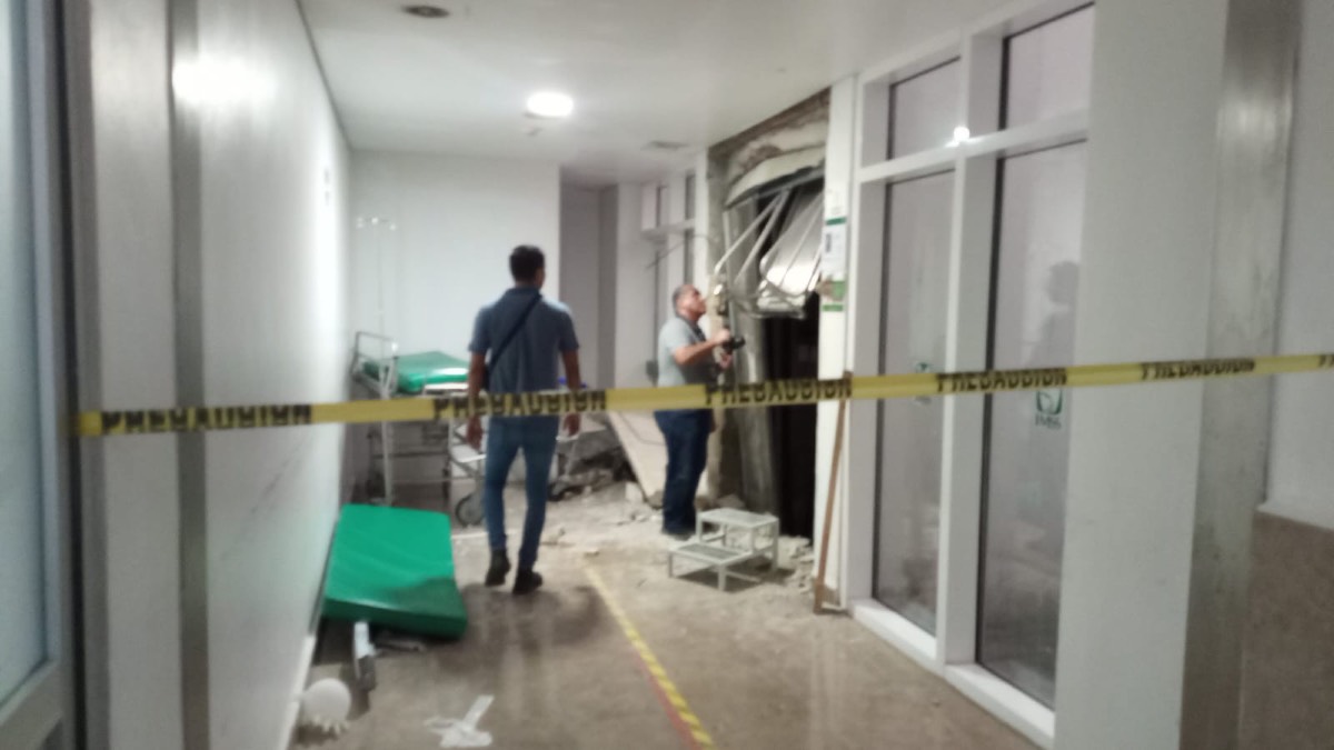 Niña de 6 años muere al quedar atrapada en elevador en IMSS de Quintana Roo.