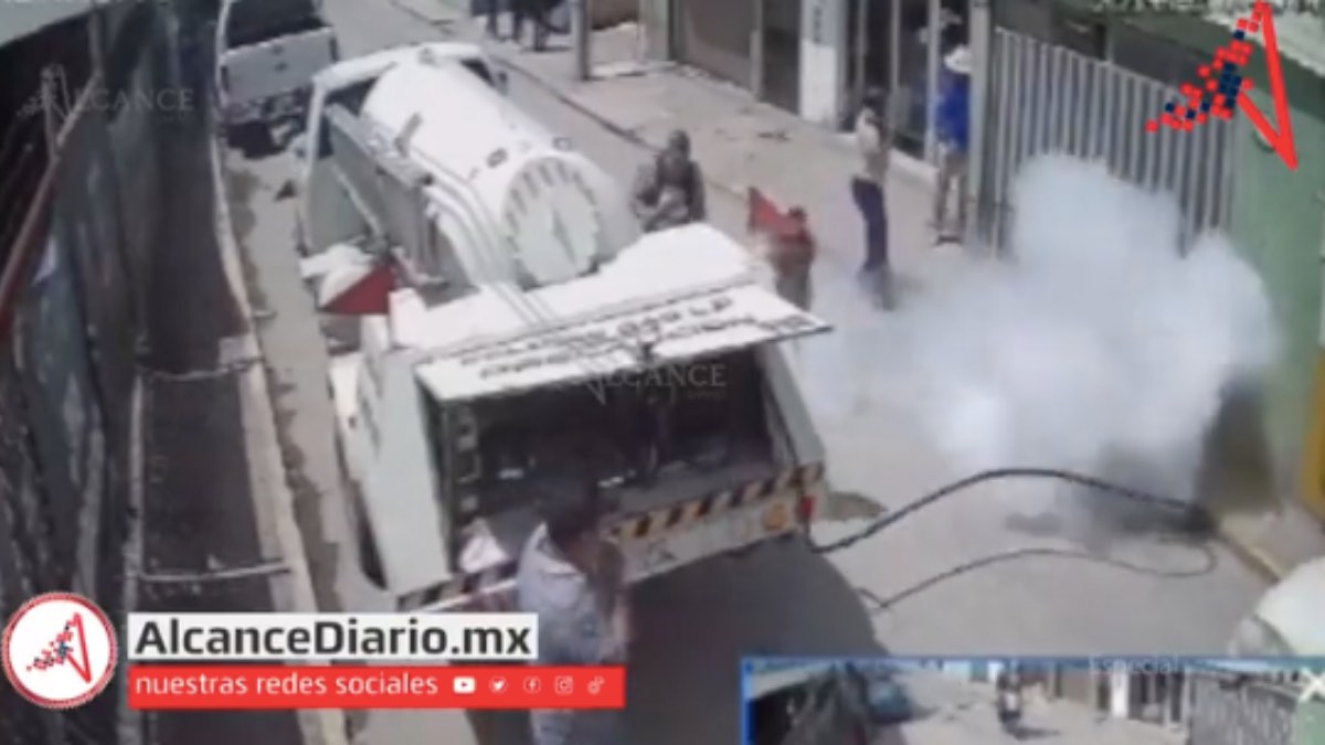 Por intentar llenar tanque de gas, pipa casi provoca una tragedia en Amozoc
