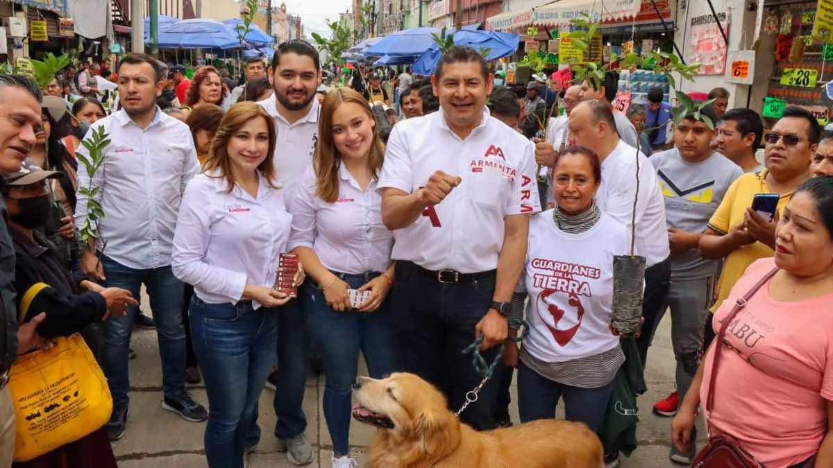 Recorre Armenta Centro Histórico de Puebla con campaña Sembremos Esperanza.