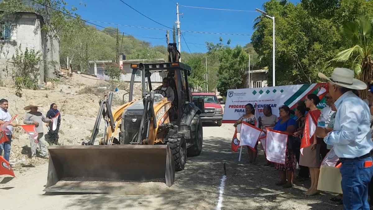 Tecomatlán pavimentación de calle