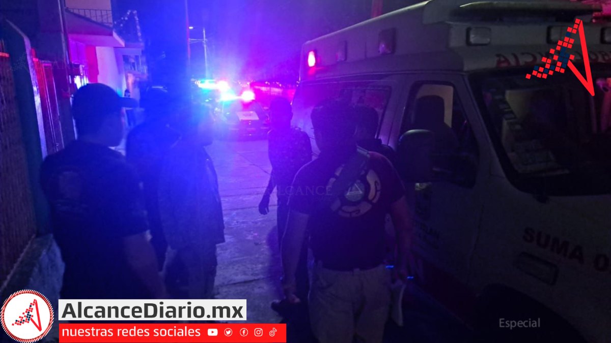 Fuerzas policiacas atendiendo el incidente esta madrugada en Ajalpan. Fotografía: Especial