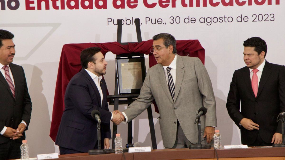 Entregan Cédula de Acreditación ECE560-23 a la Secretaría del Trabajo de Puebla