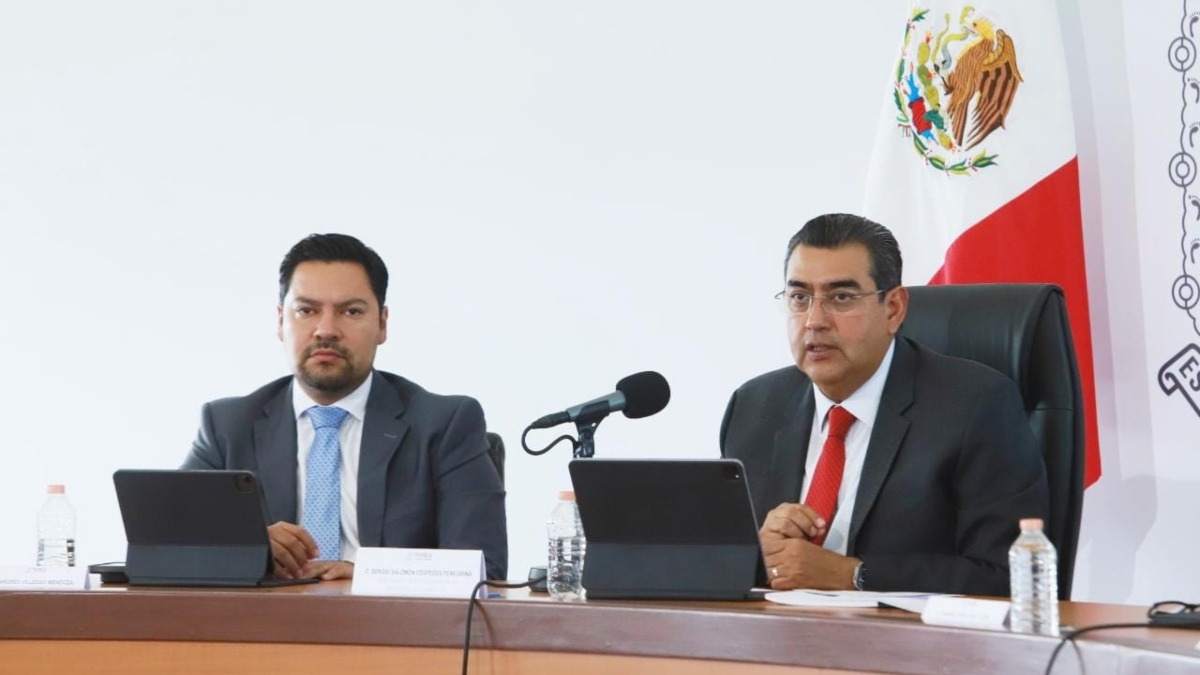 Gobernador y subsecretario de Gobernación hablando sobre el incidente (21 de agosto). Fotografía: Especial
