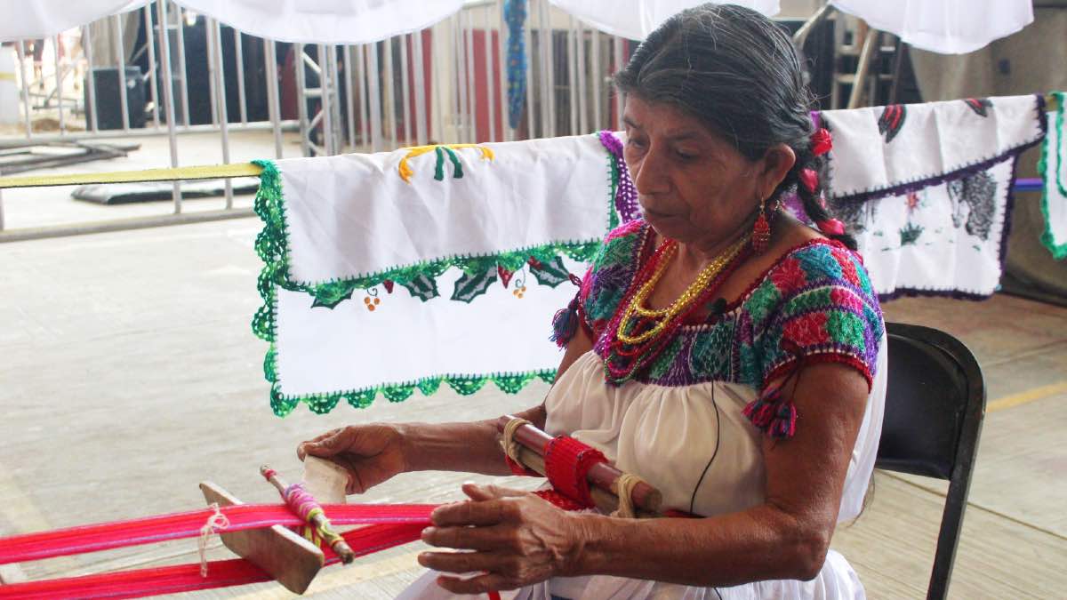 Realizan Encuentro de bordados en Feria de Huitzilan 2023