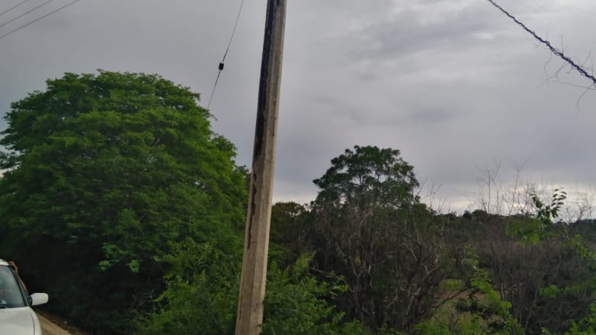 Daño en los postes de luz denunciado por los habitantes (09 de agosto). Fotografía: Especial