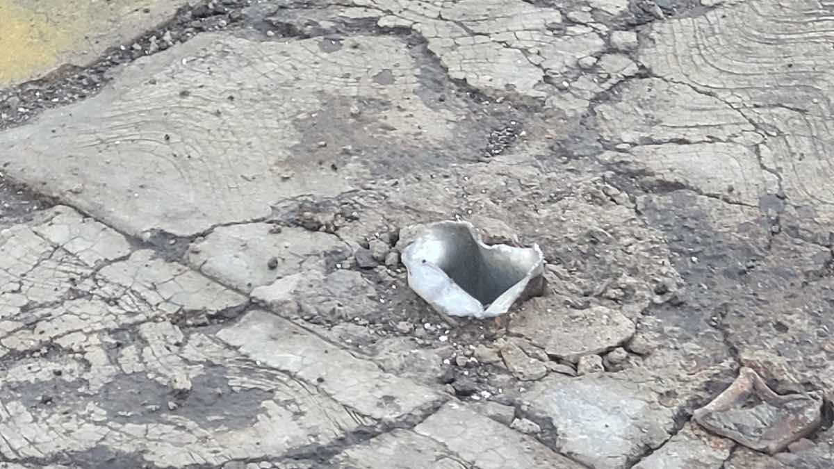 Se ‘vuelan’ señal de ‘no estacionarse’ frente a Hospital Los Pilares