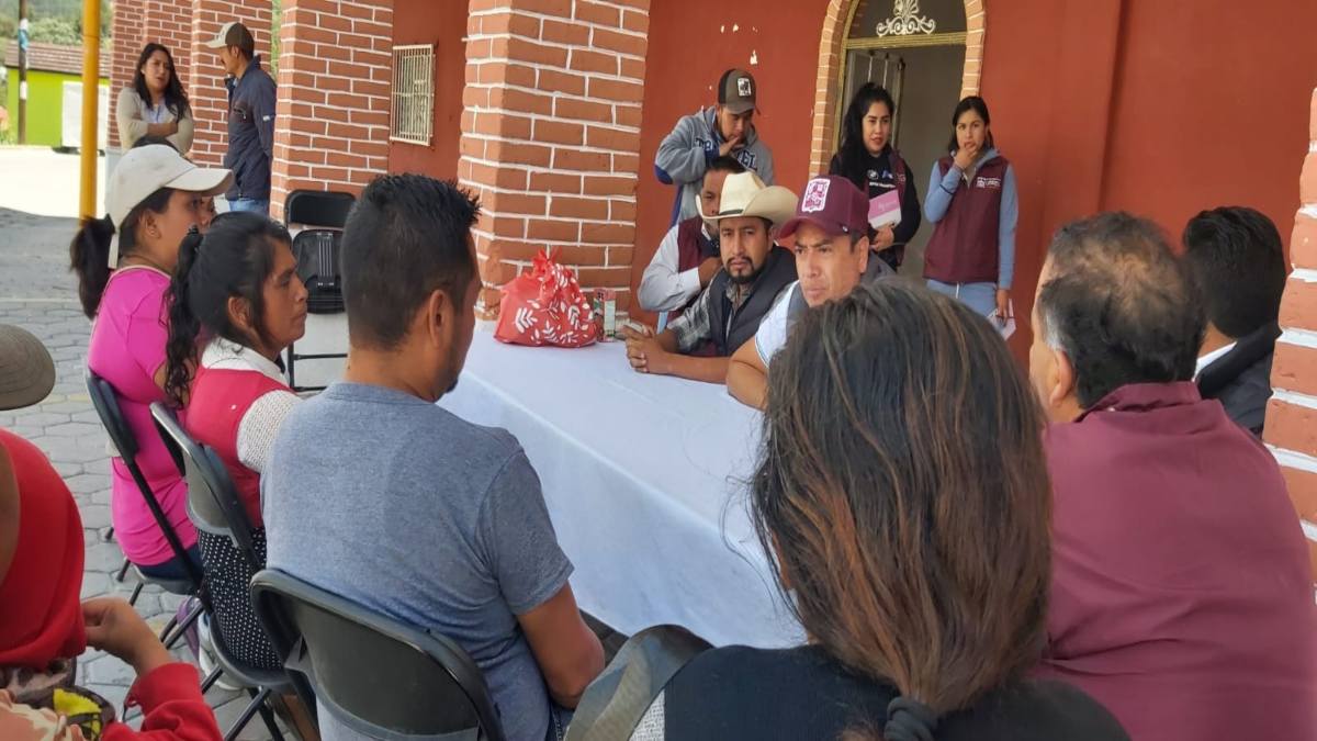 Reunión de habitantes con el líder antorchista Samuel Cosme Calixto (07 de agosto). Fotografía: Especial
