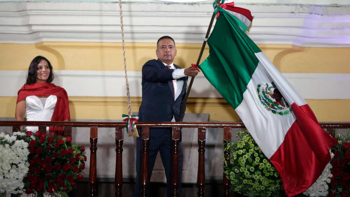 Encabeza Mundo Tlatehui Grito de Independencia en San Andres Cholula