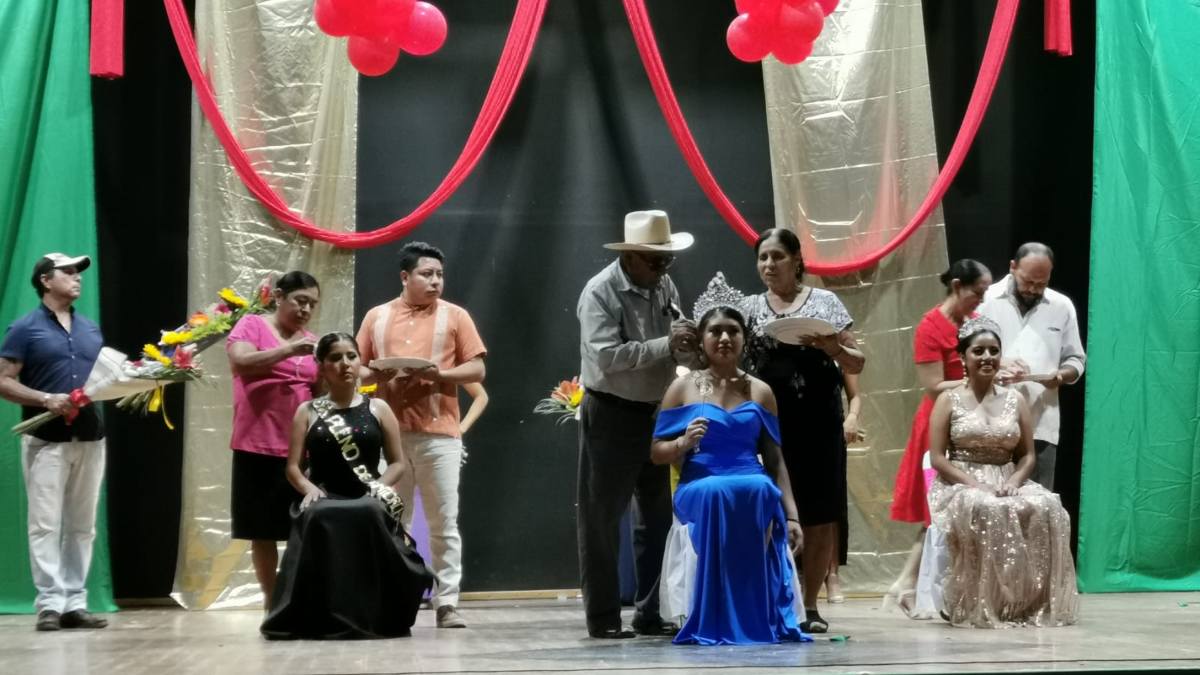 Coronación de la reina y princesas de las fiestas patrias (11 de septiembre). Fotografía: Especial