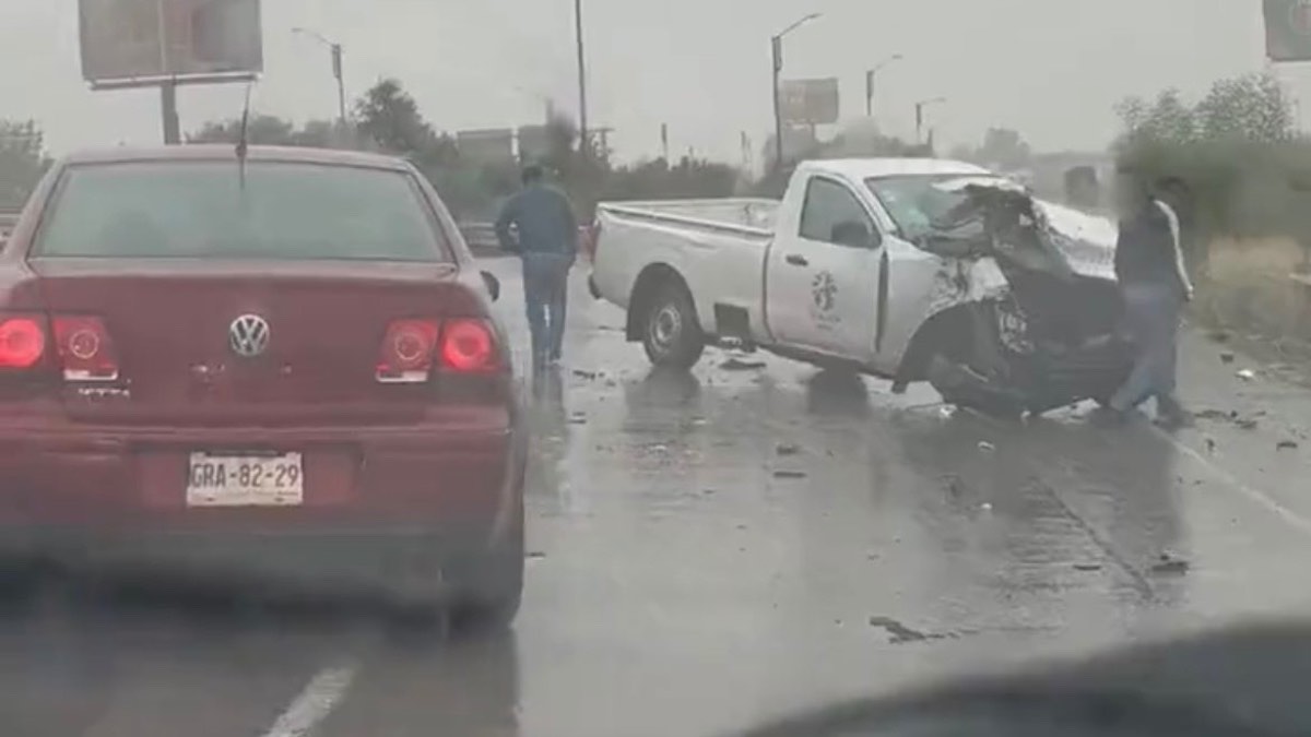 Lluvia provoca accidentes en el Periférico Ecológico