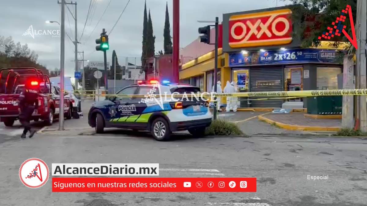Asesinan a un hombre afuera de un Oxxo sobre bulevar Xonaca