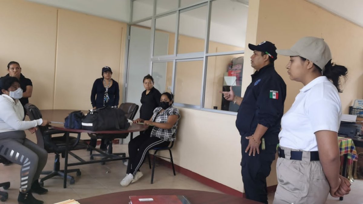 Capacitan a estudiantes de Ocoyucan en primeros auxilios