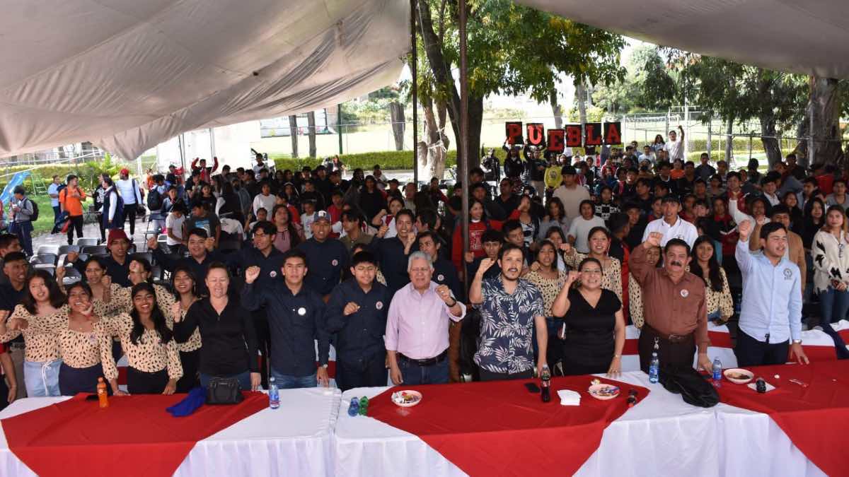 Explican a jóvenes de Puebla lucha de la Universidad Autónoma Chapingo