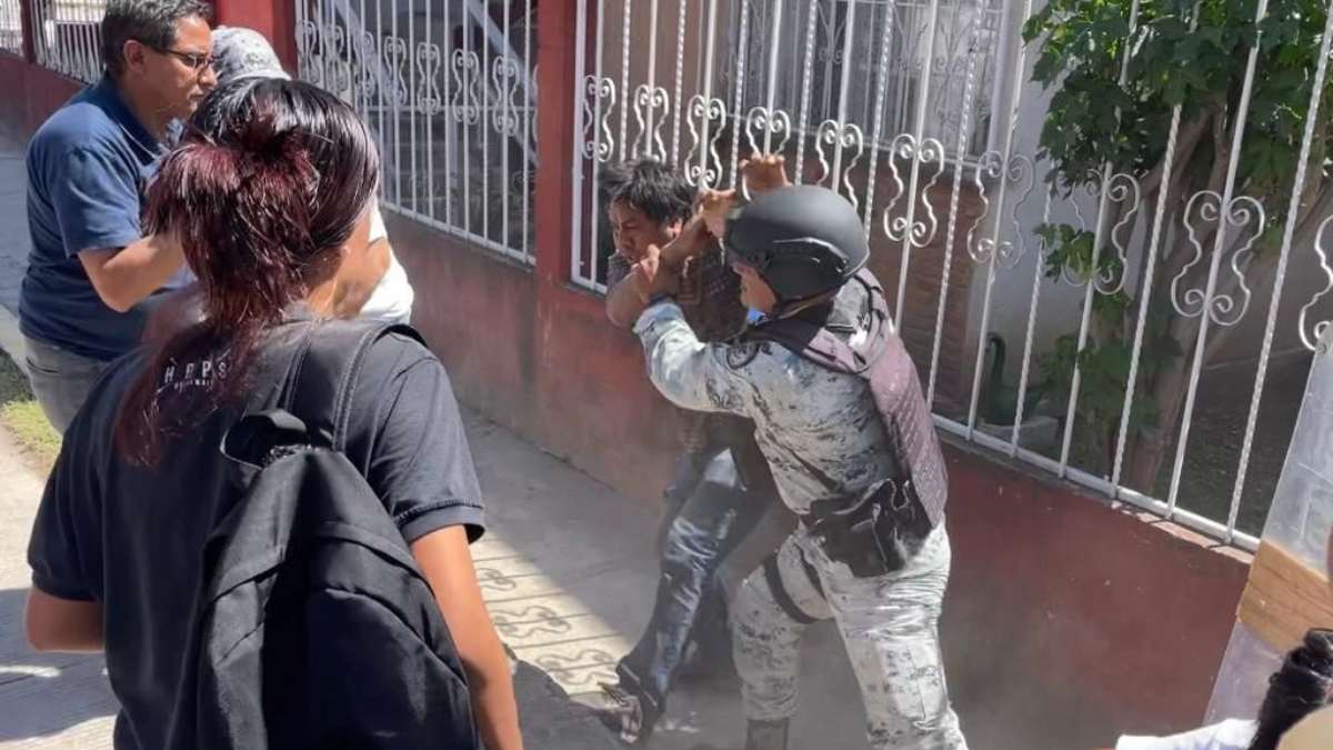 Guardia Nacional golpea a a antorchistas en Puebla