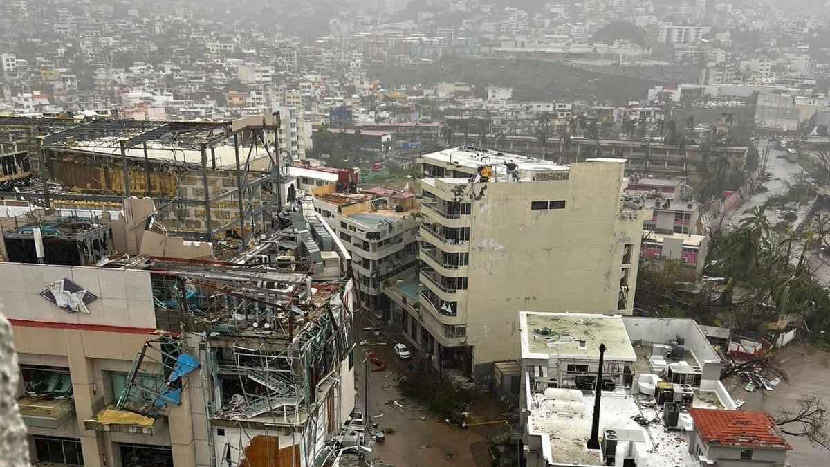 Paso del huracán Otis deja incomunicado a Acapulco