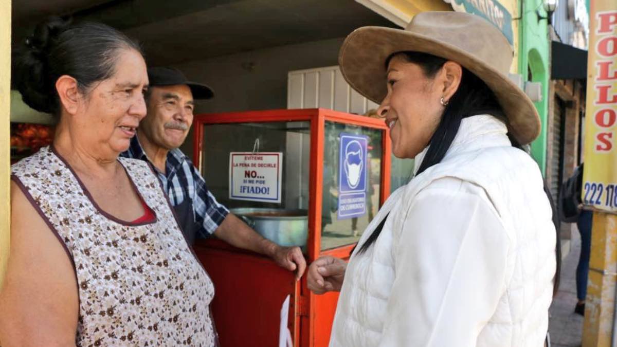 Liz Sánchez recorre San Andrés Cholula y Tlaxcalancingo “de puerta en puerta”