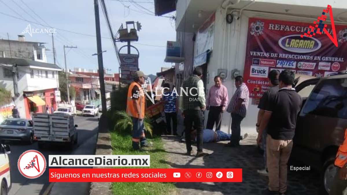 Mecánico termina prensado por su propio vehículo en Teziutlán