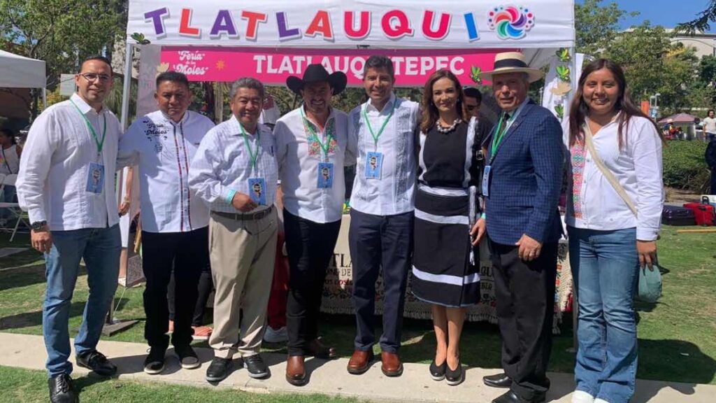 Puebla capital engalana la Feria de los Moles en Los Ángeles