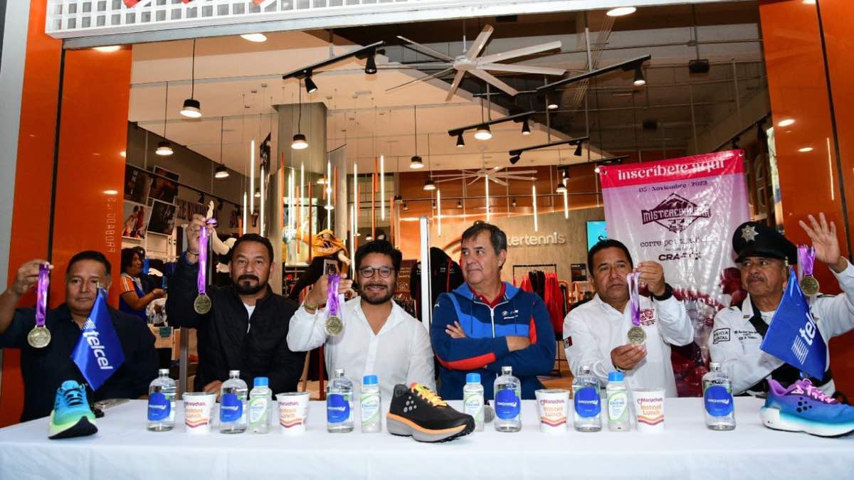 Presentan playera y medalla para la Mistercarrera Atlixco 2023