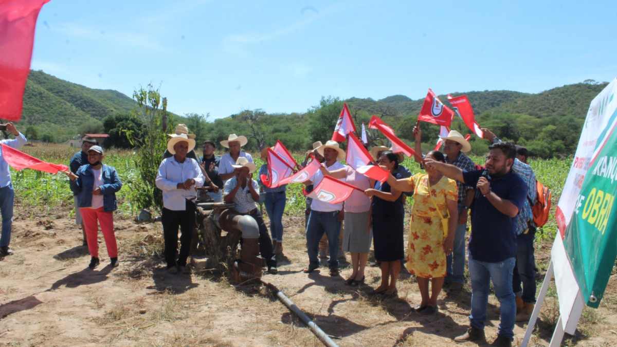 Tecomatlán amplía red de agua potable para Quicayan