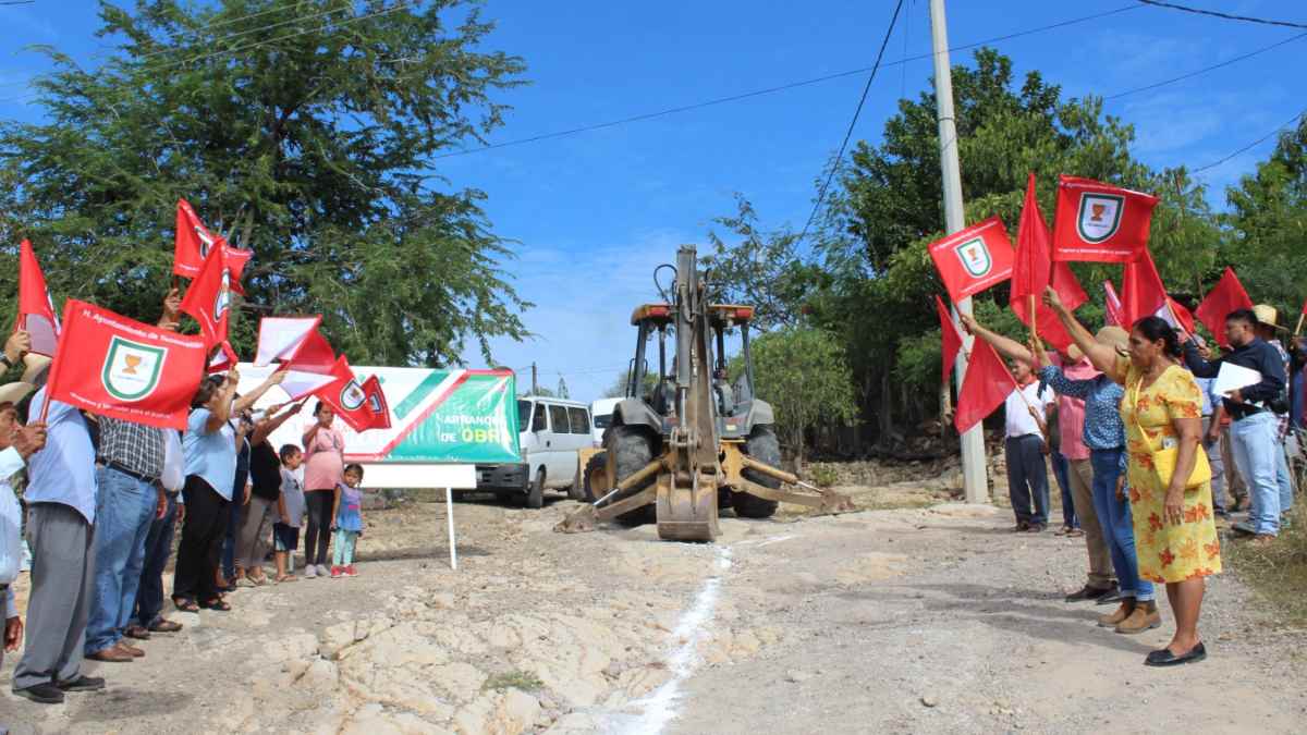 Tecomatlán expande drenaje en Mixquiapan