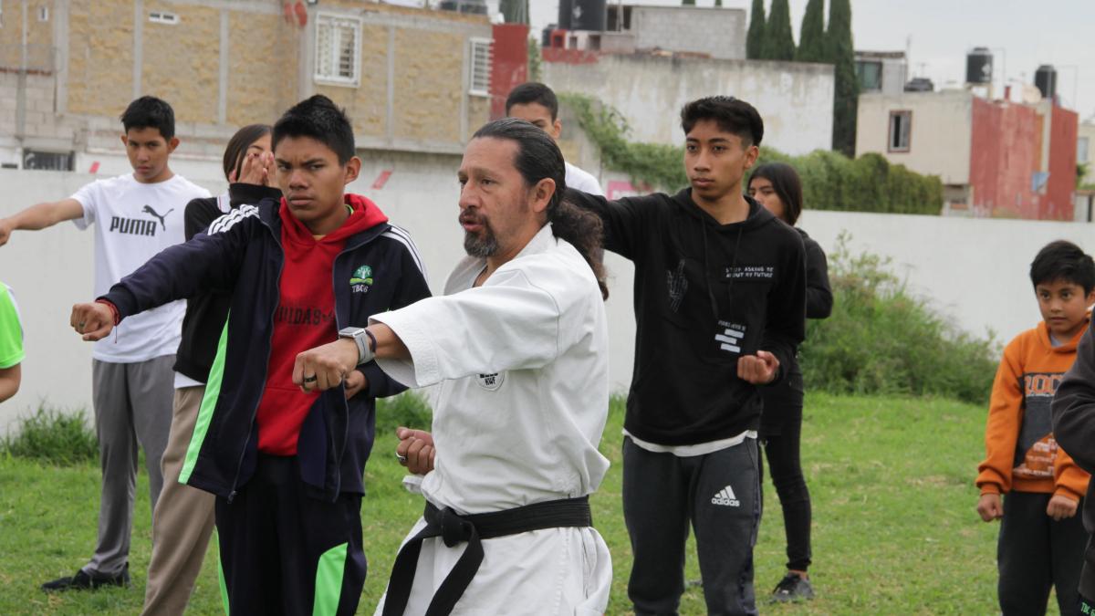 Telebachillerato "Rosa Luxemburgo" promueve deporte y arte