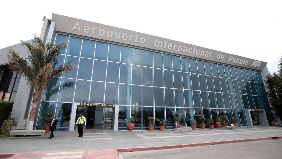Aeropuerto Hermanos Serdán queda bajo operación de SEDENA