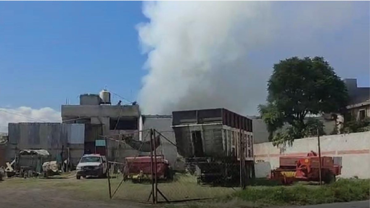 Arde bodega en San Cristobal Tepatlaxco, Texmelucan