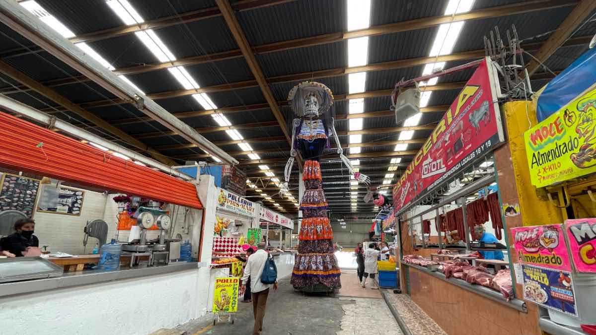 Así es la Catrina Monumental de 12 metros del Mercado Independencia