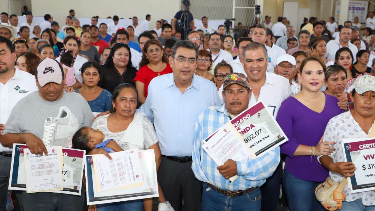 Beneficia gobierno estatal a familias damnificadas por Otis en Venustiano Carranza