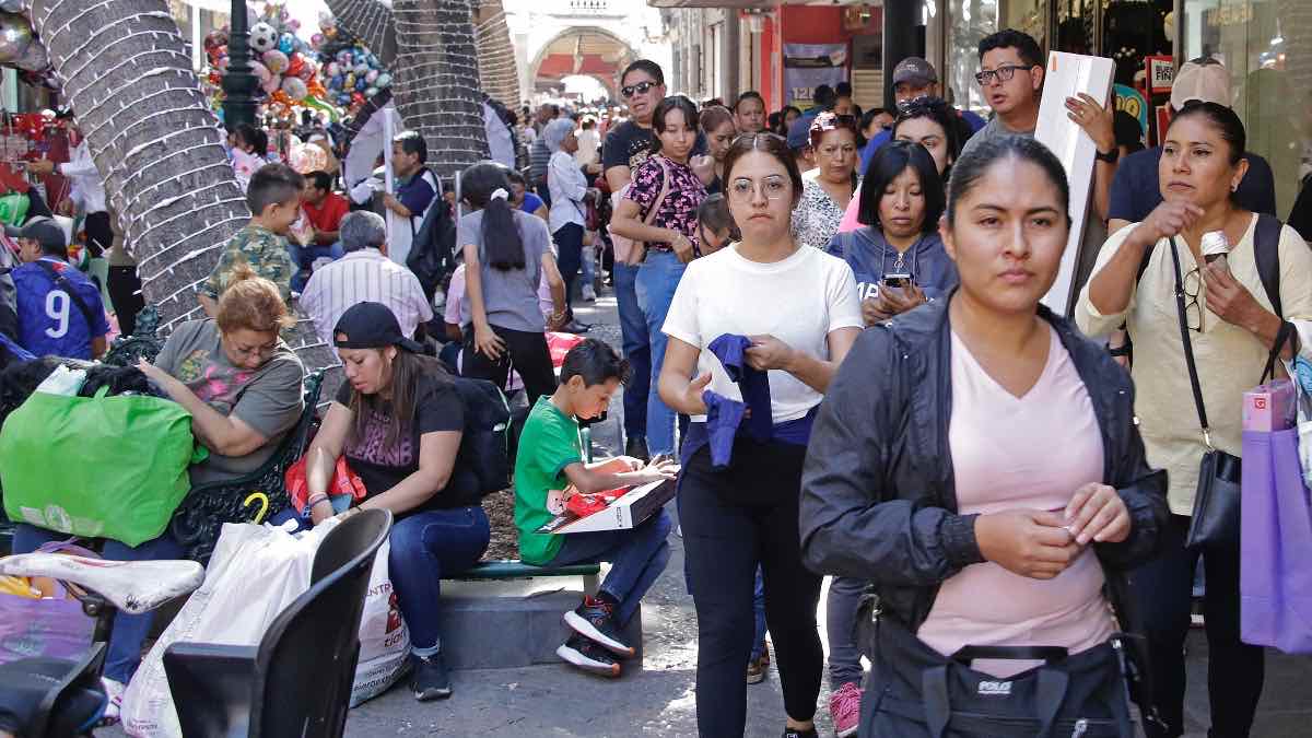 Poblanos abarrotan tiendas del Centro por el Buen Fin