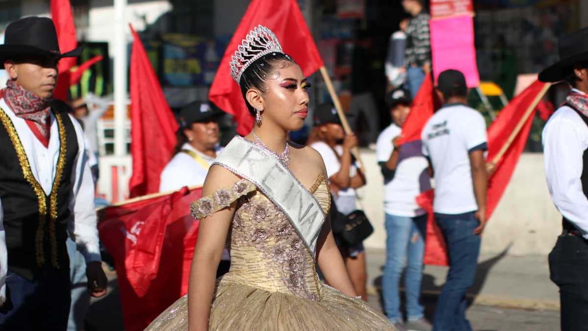 Con desfile inicia el 40 aniversario de Balcones del Sur