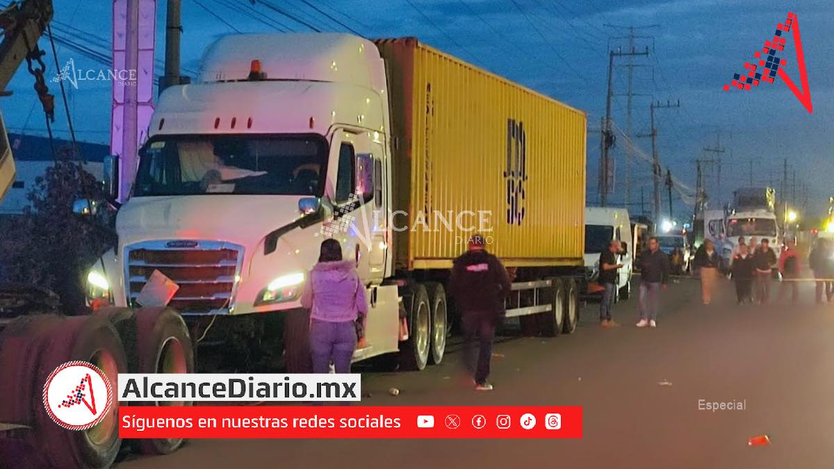Encuentran a hombre sin vida dentro de cabina de camión pesado en Periférico Ecológico