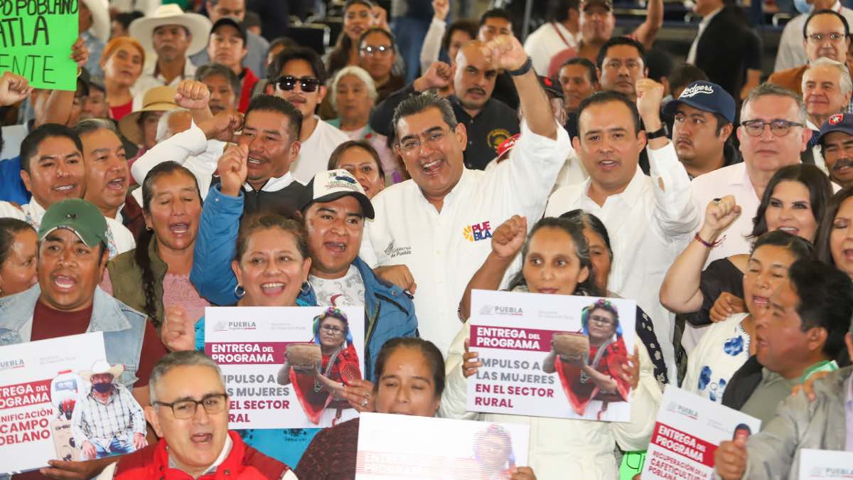 Entregan apoyos para la recuperación del campo poblano