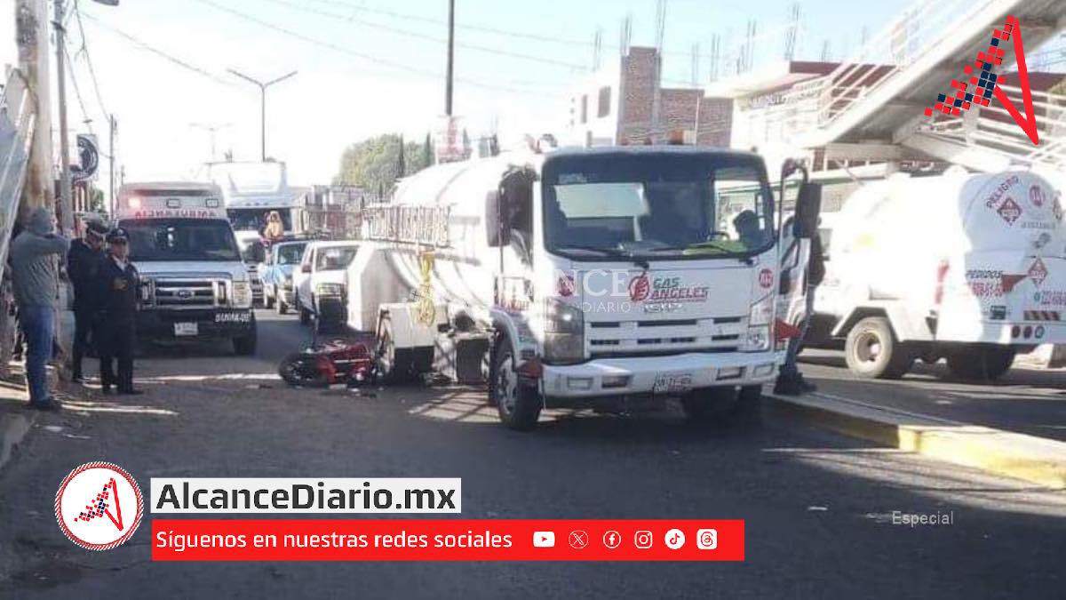 Pipa de gas atropella a motociclista en Huejotzingo
