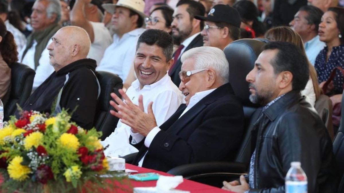 Lalo Rivera se compromete con las colonias del sur