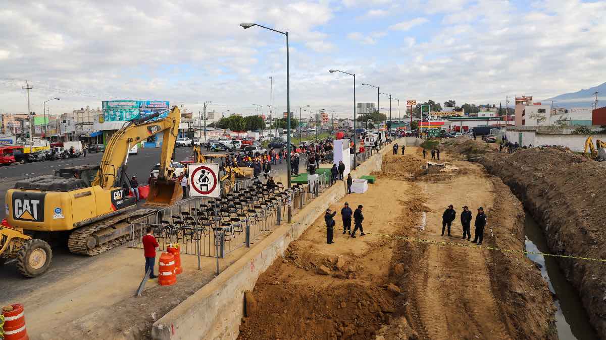 Arrancan construcción de paso vehicular en la Central de Abasto