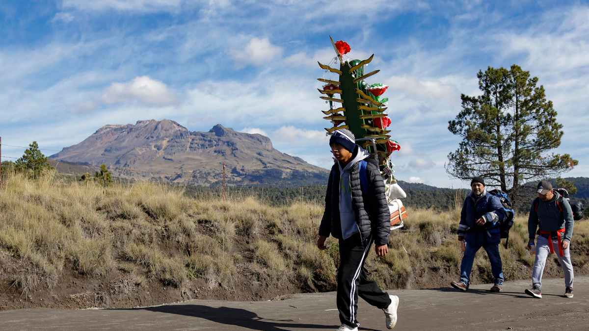 Carretera federal Veracruz - Puebla cerrada por procesión