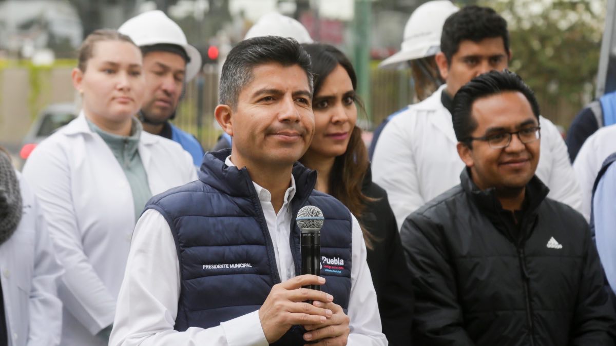 Pide mesura Eduardo Rivera a payasitos del Zócalo