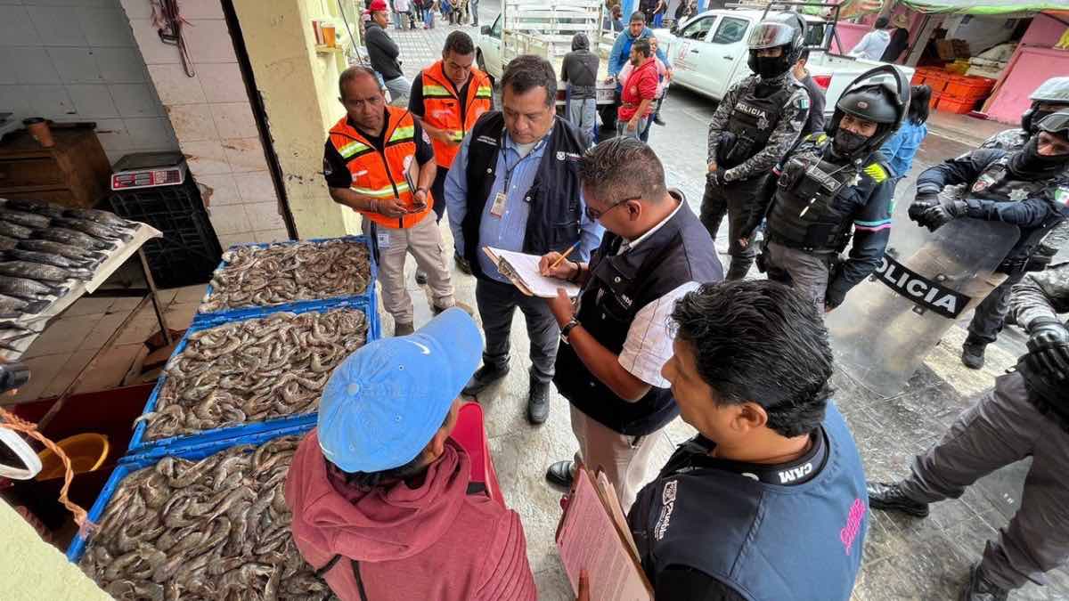 Clausuran pescadería por carecer de permisos en la 16 Oriente