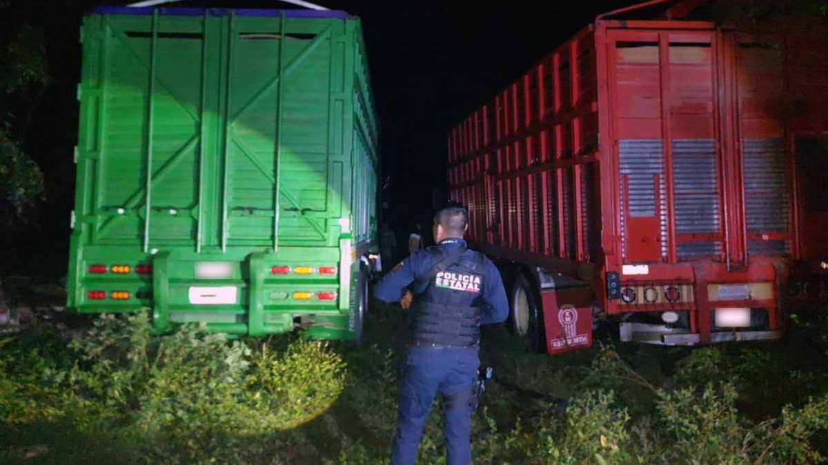Recuperan 2 mil litros de combustible, camiones y herramientas en Jalpan