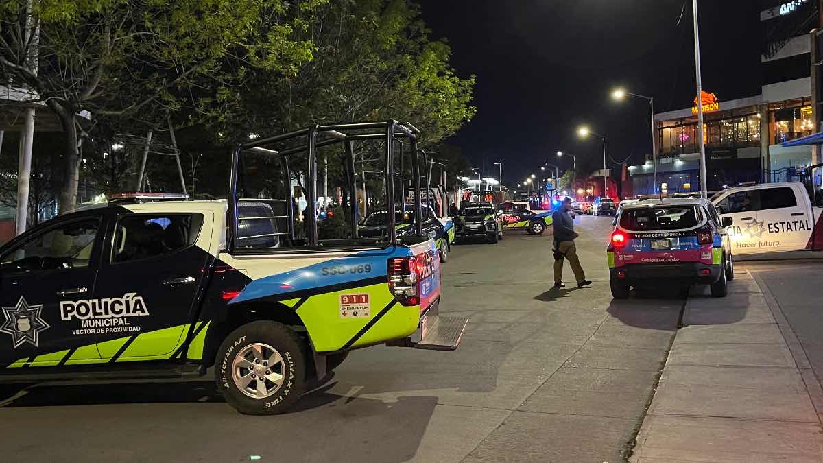 Ejecutan a un hombre fuera de un bar en la zona de Angelópolis