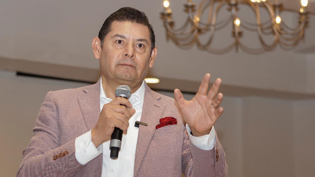 Alejandro Armenta no participó en marcha a su favor para no violar ley electoral