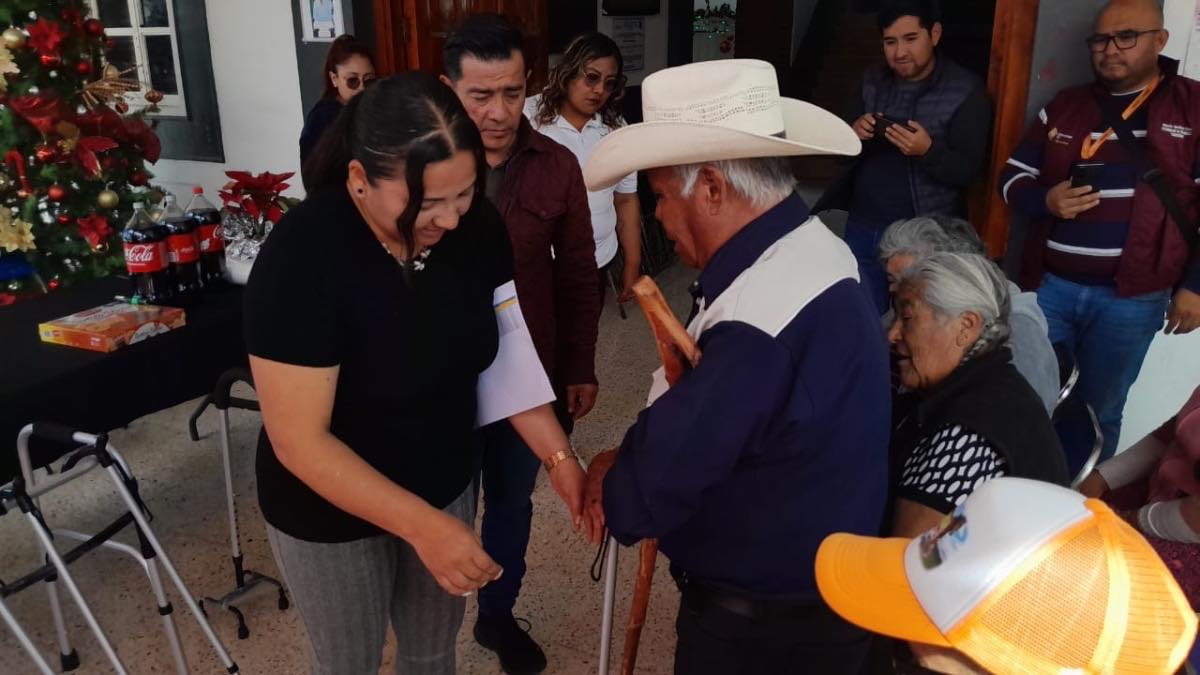 En Cañada Morelos, SMDFI entrega aparatos ortopédicos