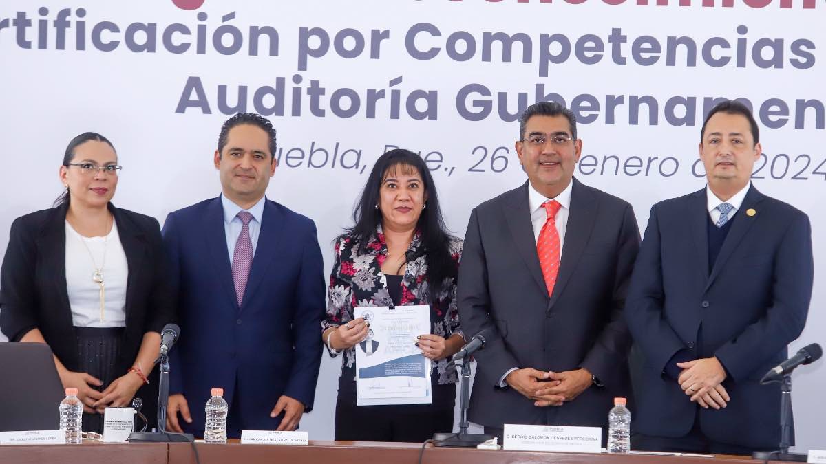 Reconocen a funcionarios de la Función Pública por certificación en Auditoría Gubernamental