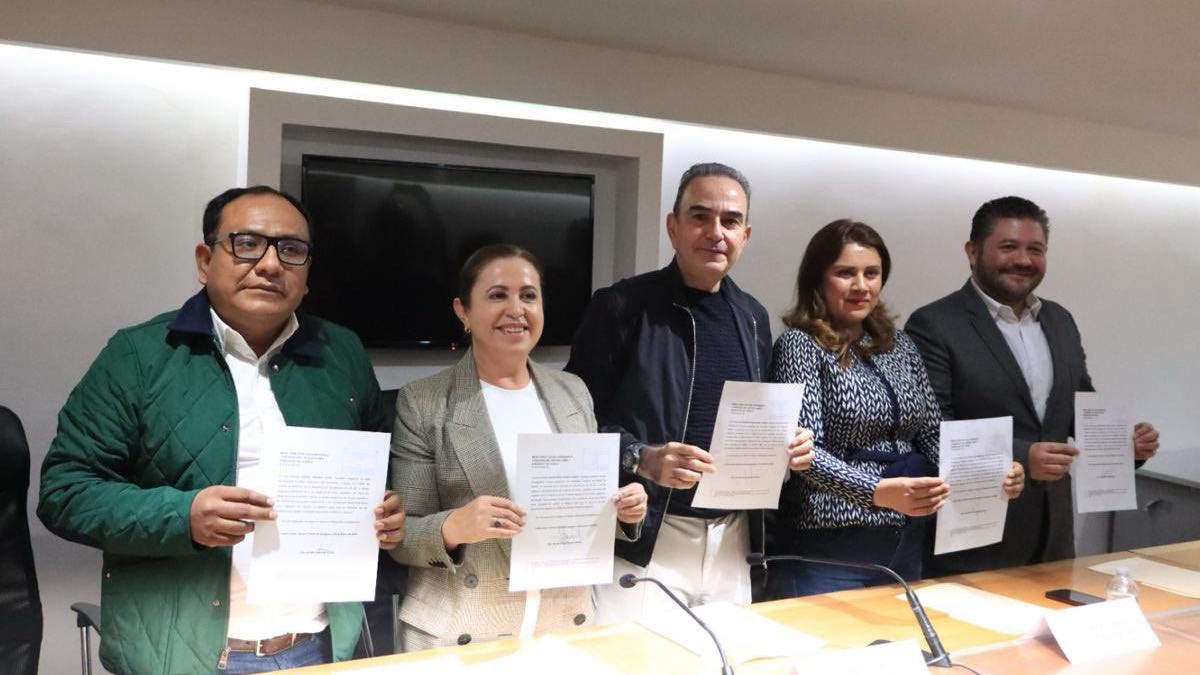 Diputados del PRI dejan militancia y forman Grupo Plural encabezado por Jorge Estefan Chidiac