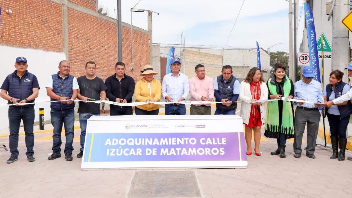 Entrega Mundo Tlatehui una pavimentación más en San Francisco Acatepec