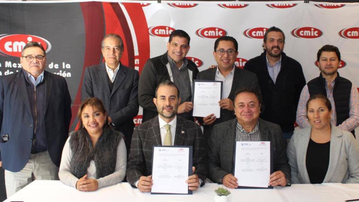 Firman convenio Ayuntamiento de Puebla, CMIC y Oxxo para mejorar gestión de riesgos